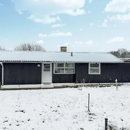 3 Bedroom Cozy In Feriehus *