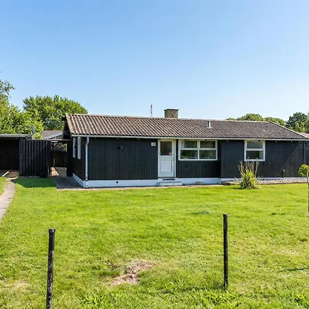 Feriehus 3 Bedroom Cozy In